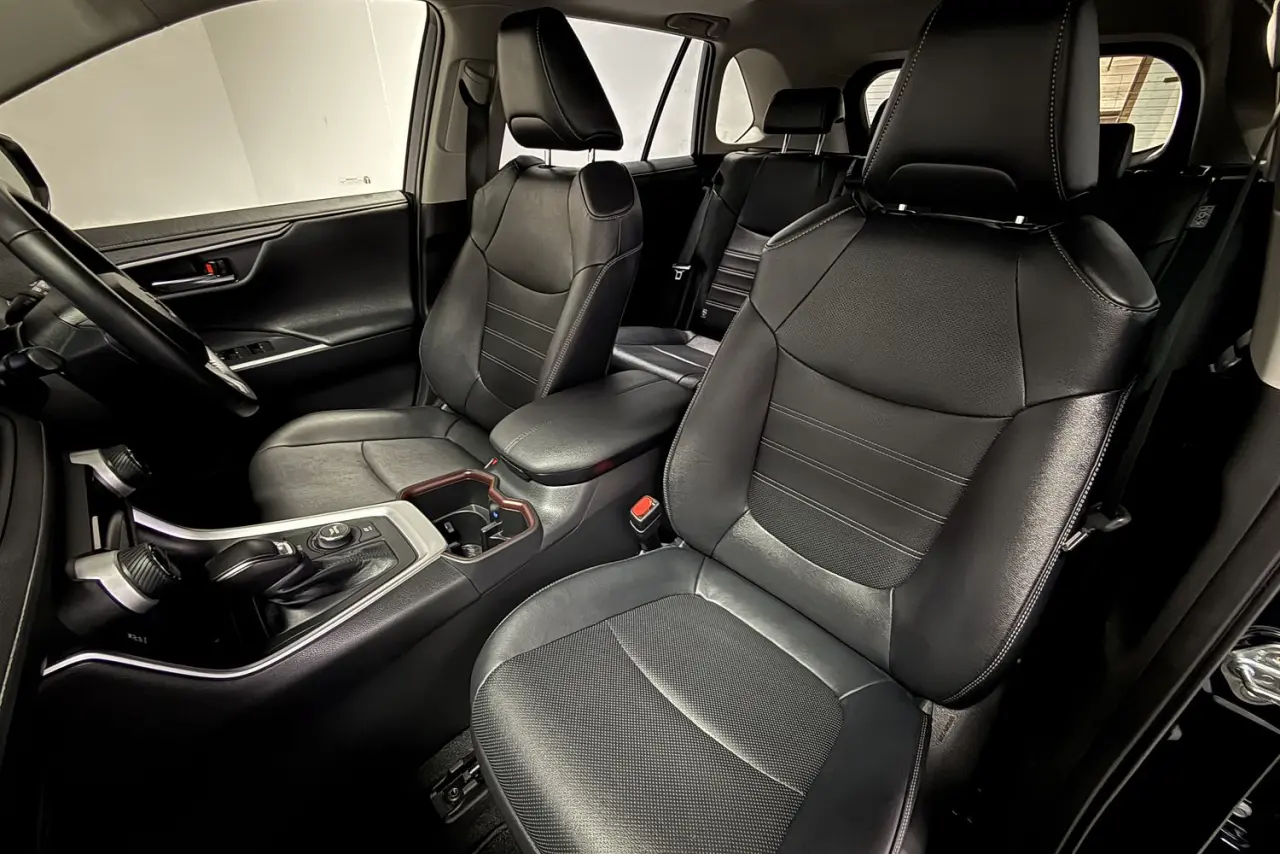 2024 Toyota RAV4 Gallery Image 17