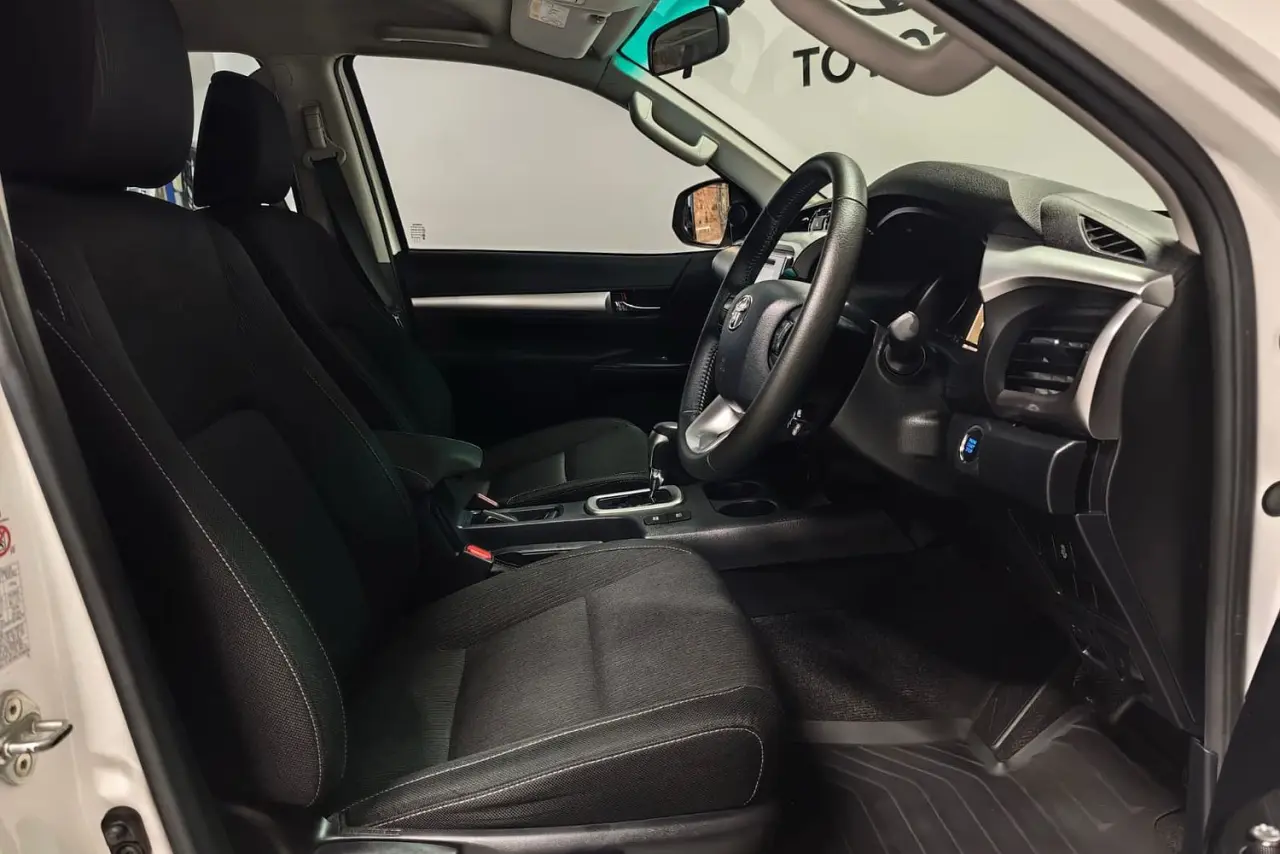 2017 Toyota Hilux Gallery Image 10