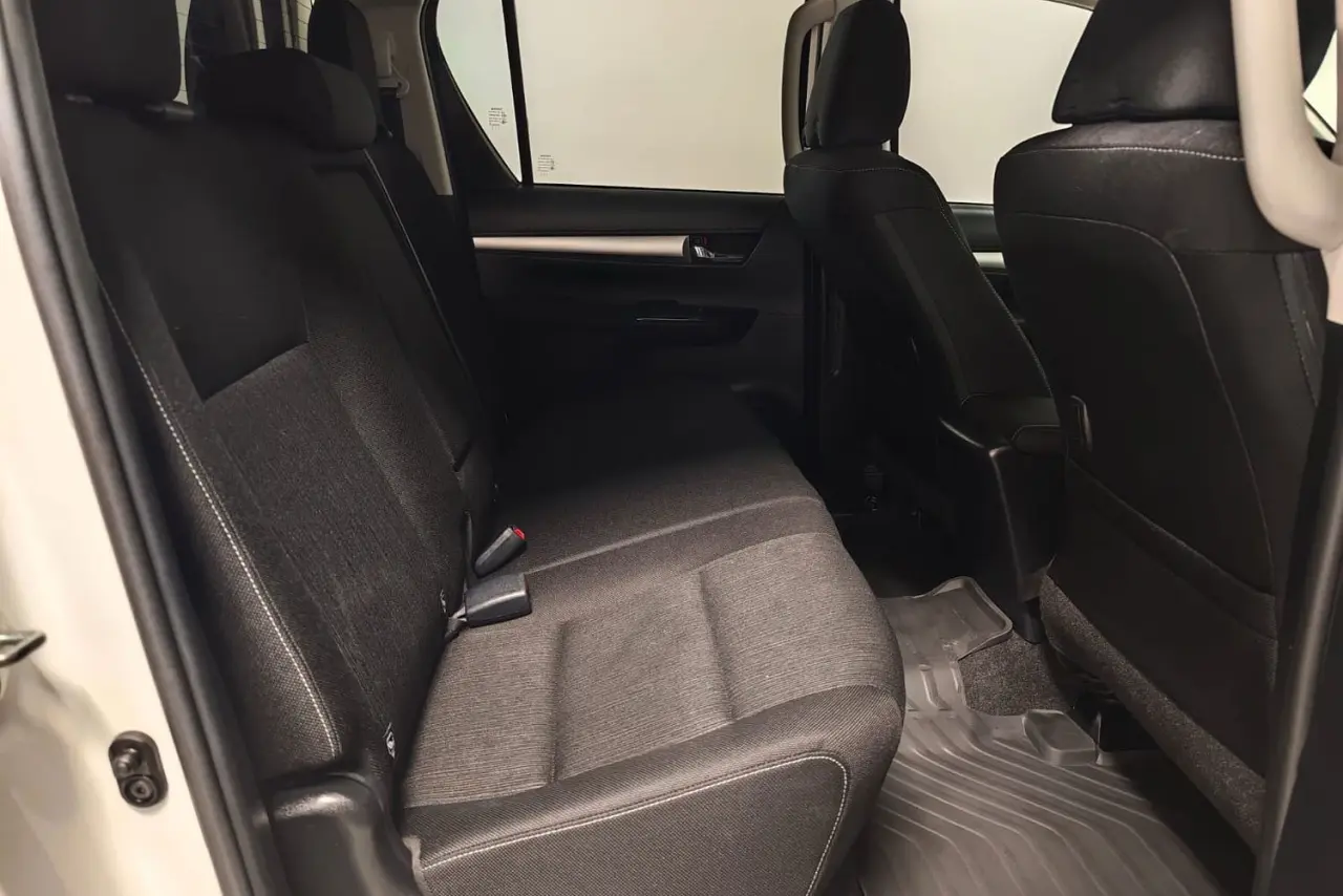 2017 Toyota Hilux Gallery Image 11