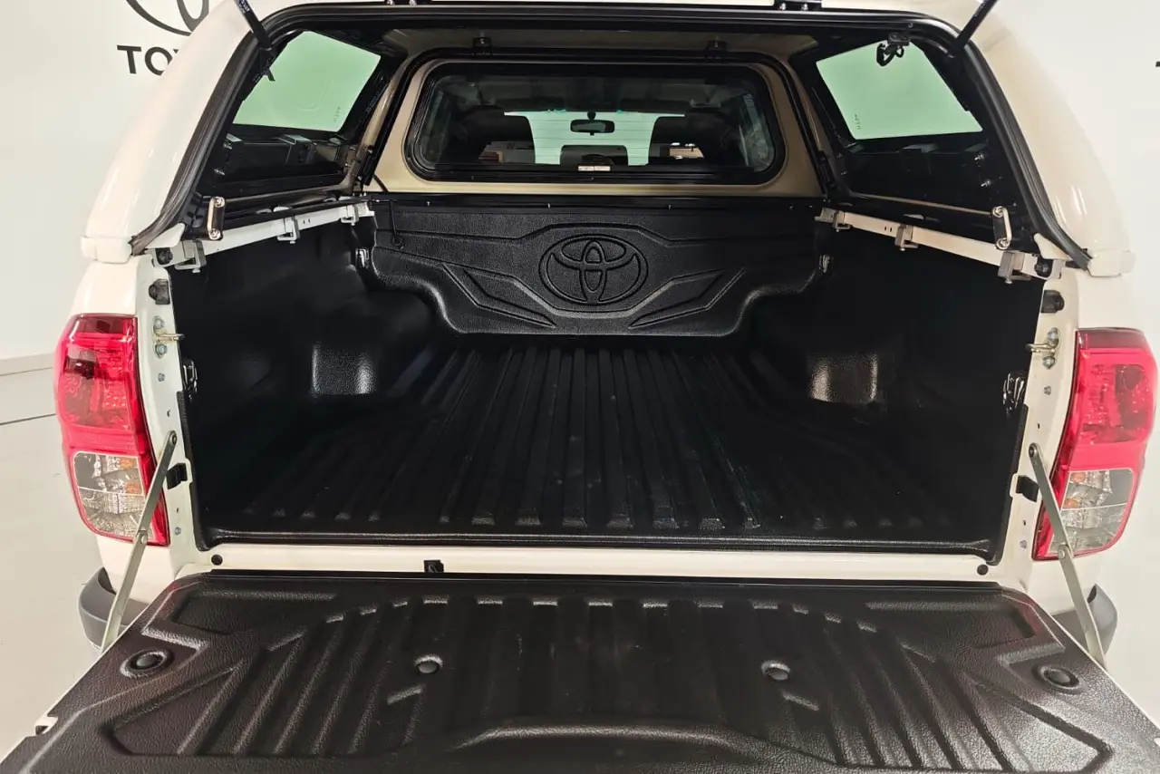 2017 Toyota Hilux Gallery Image 12