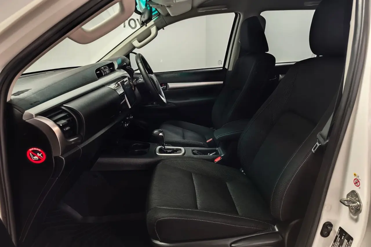2017 Toyota Hilux Gallery Image 15