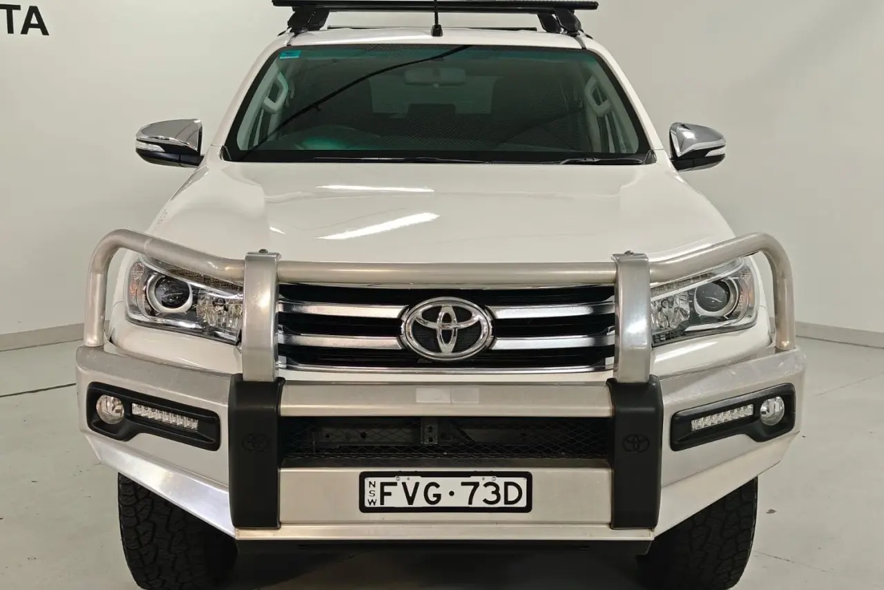 2017 Toyota Hilux Gallery Image 2