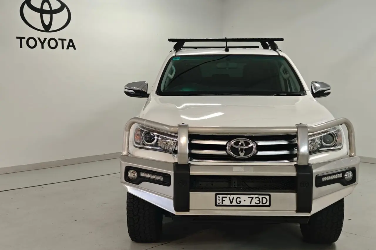 2017 Toyota Hilux Gallery Image 3