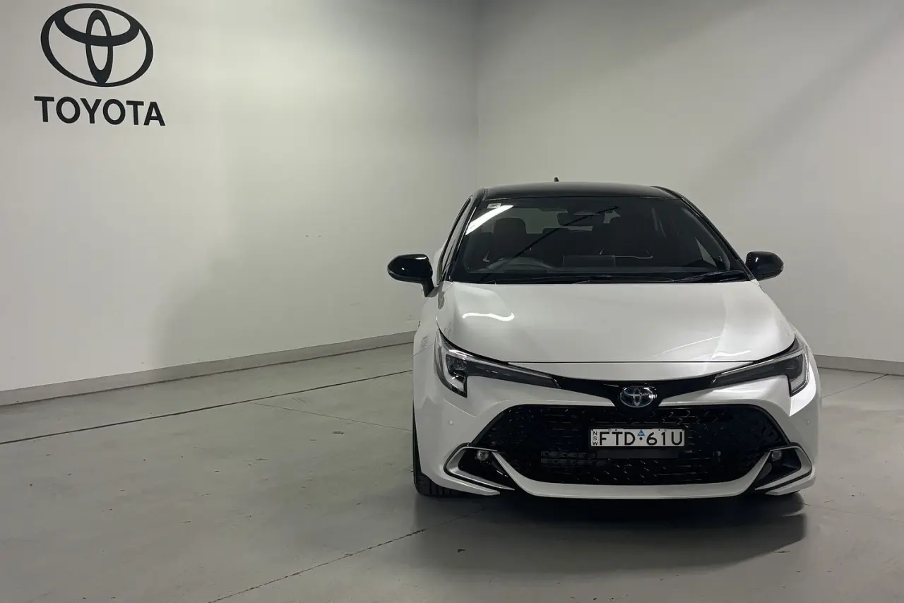2025 Toyota Corolla Gallery Image 2