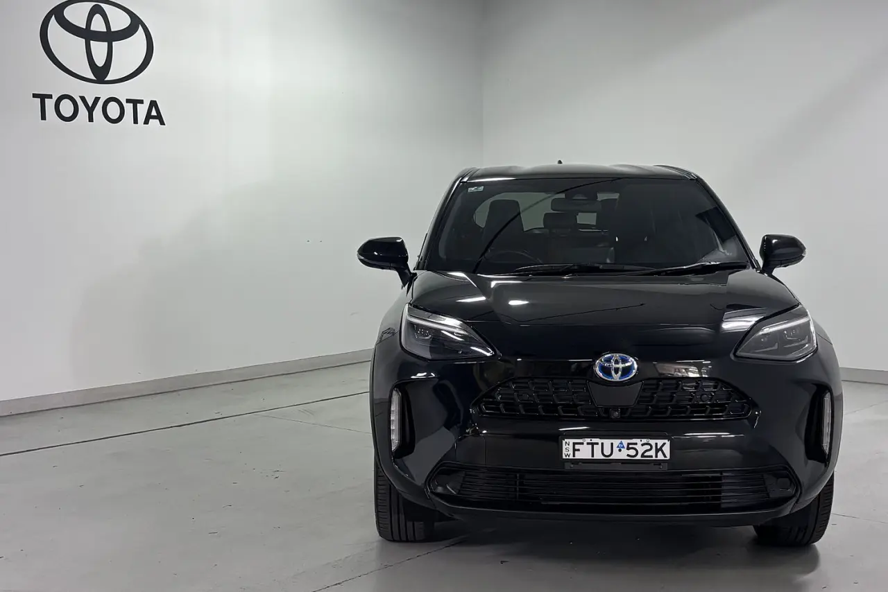 2023 Toyota Yaris Cross Gallery Image 2