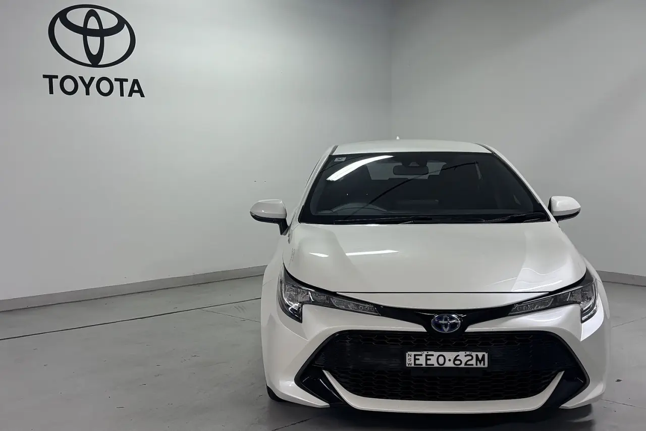 2019 Toyota Corolla Gallery Image 2