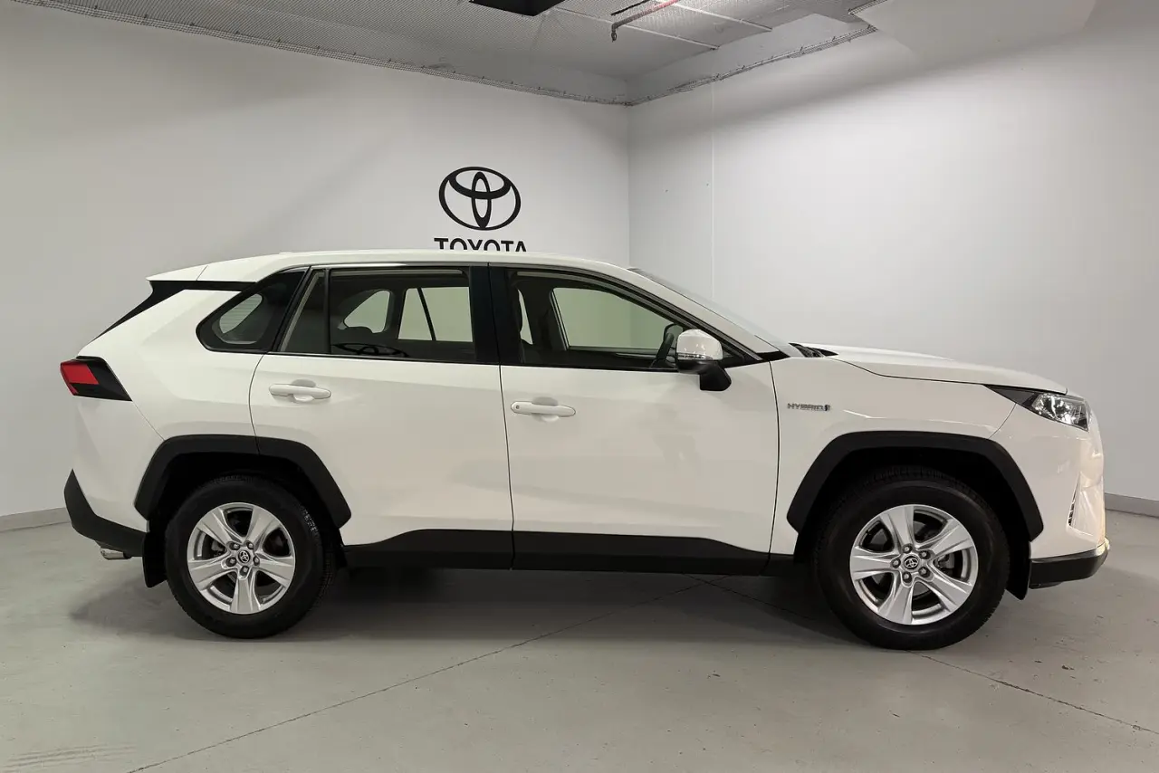 2021 Toyota RAV4 Gallery Image 3