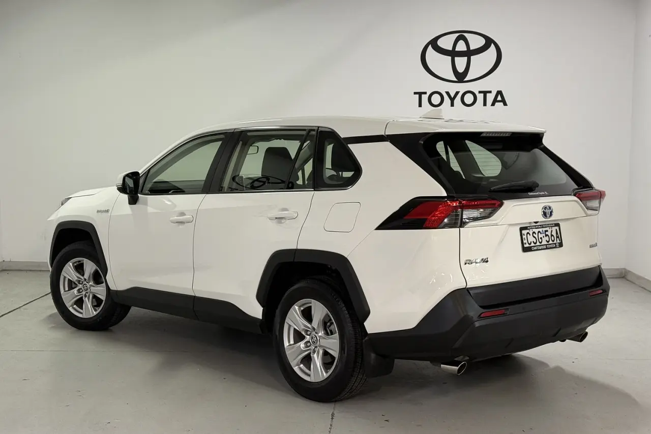 2021 Toyota RAV4 Gallery Image 4