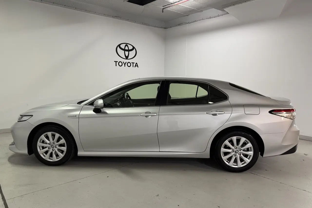 2020 Toyota Camry Gallery Image 7