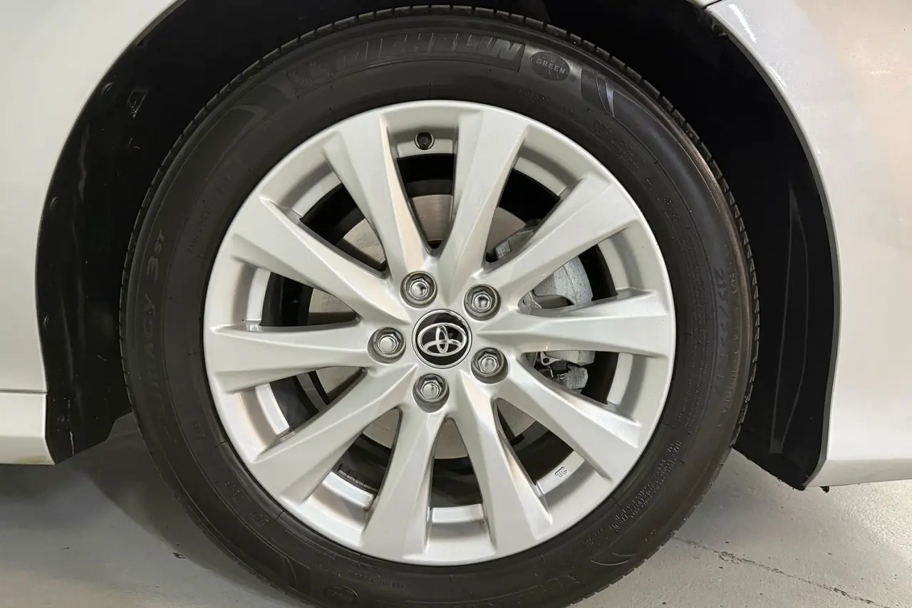 2020 Toyota Camry Gallery Image 8