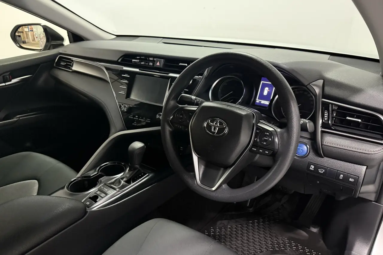 2020 Toyota Camry Gallery Image 9