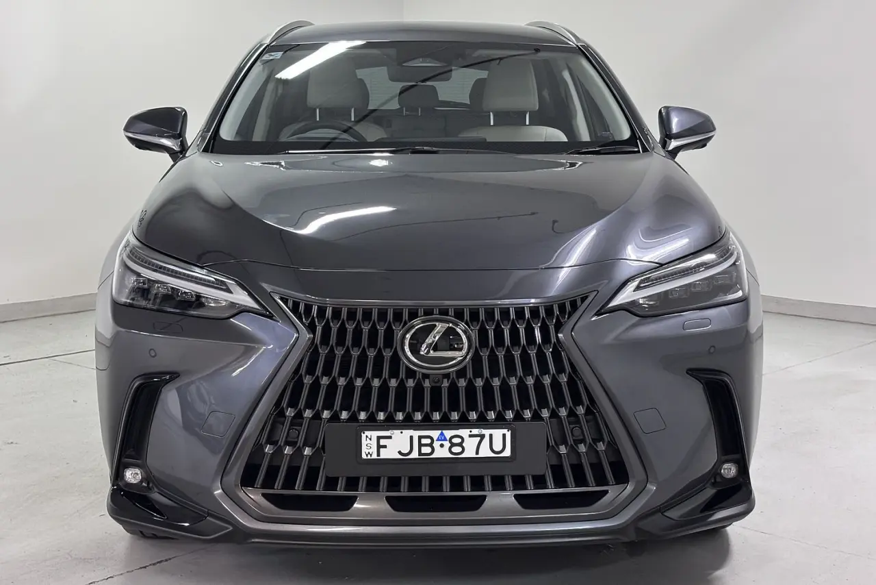 2024 Lexus NX Gallery Image 3