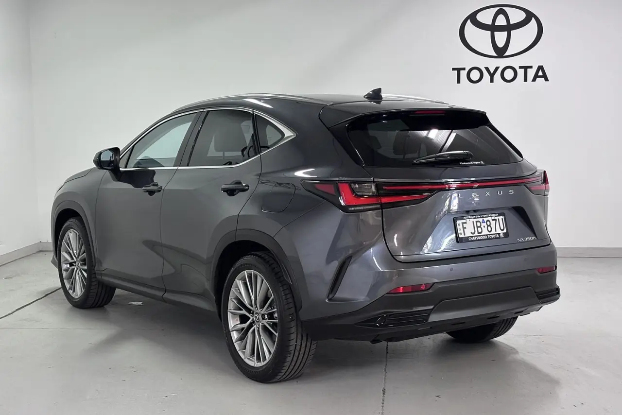 2024 Lexus NX Gallery Image 8