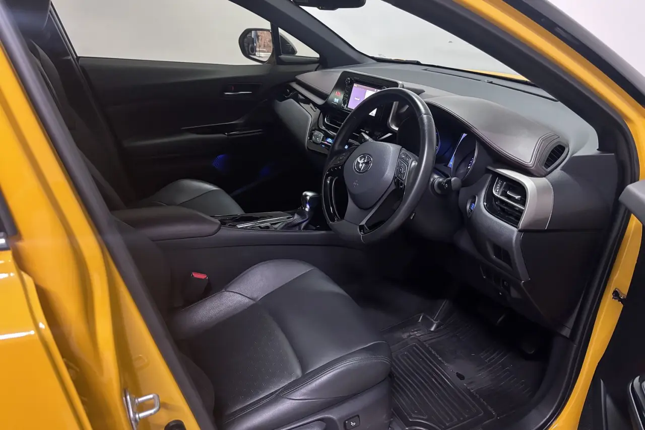 2018 Toyota C-HR Gallery Image 10