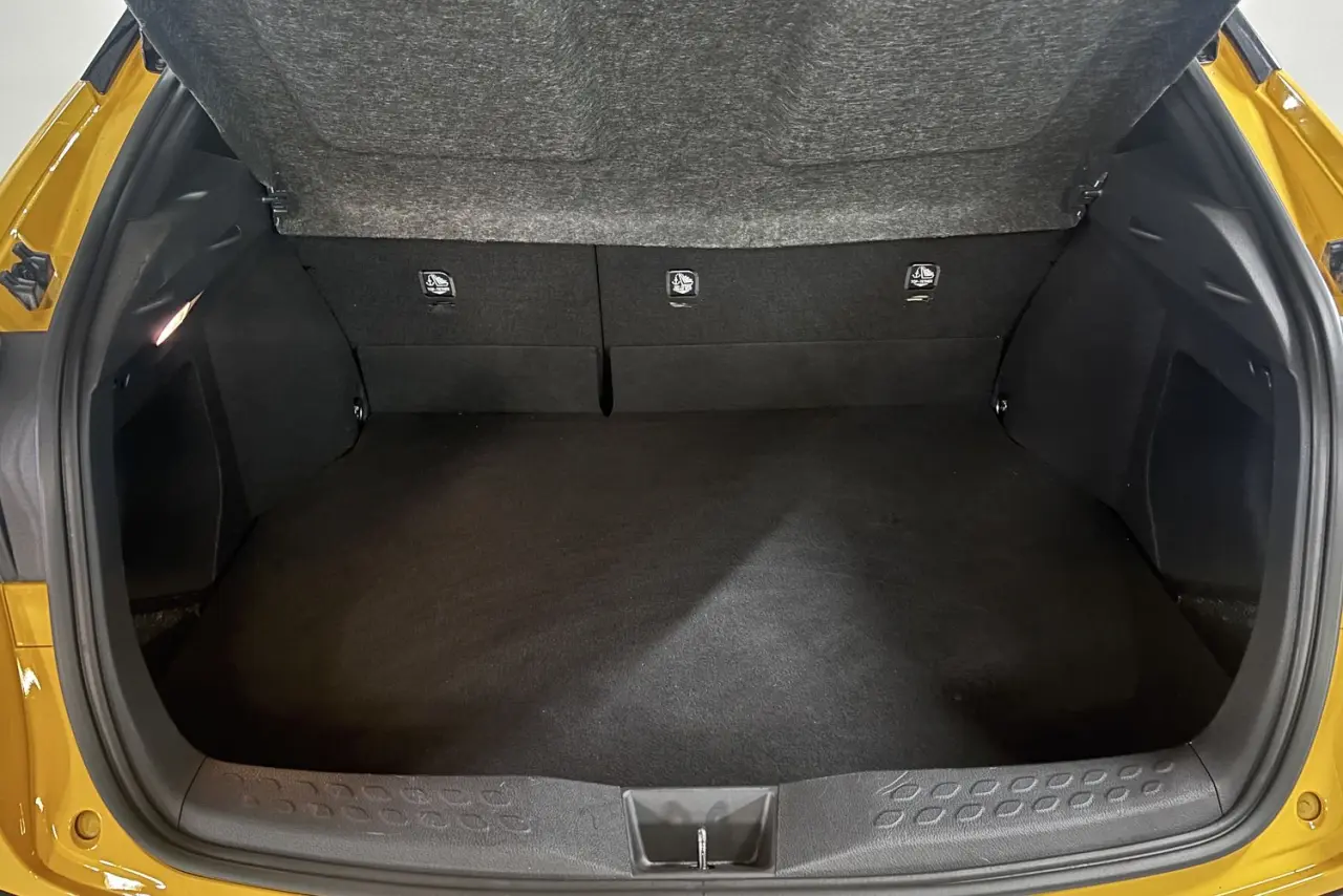 2018 Toyota C-HR Gallery Image 12