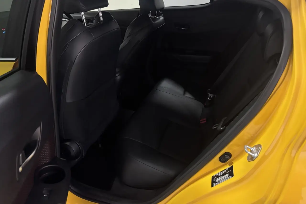 2018 Toyota C-HR Gallery Image 13