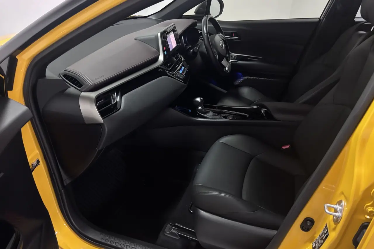 2018 Toyota C-HR Gallery Image 14