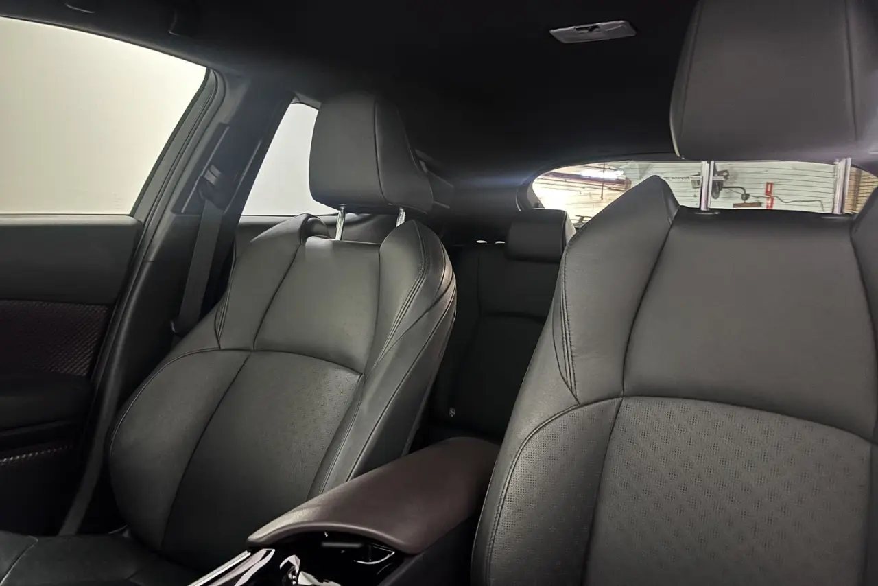 2018 Toyota C-HR Gallery Image 15