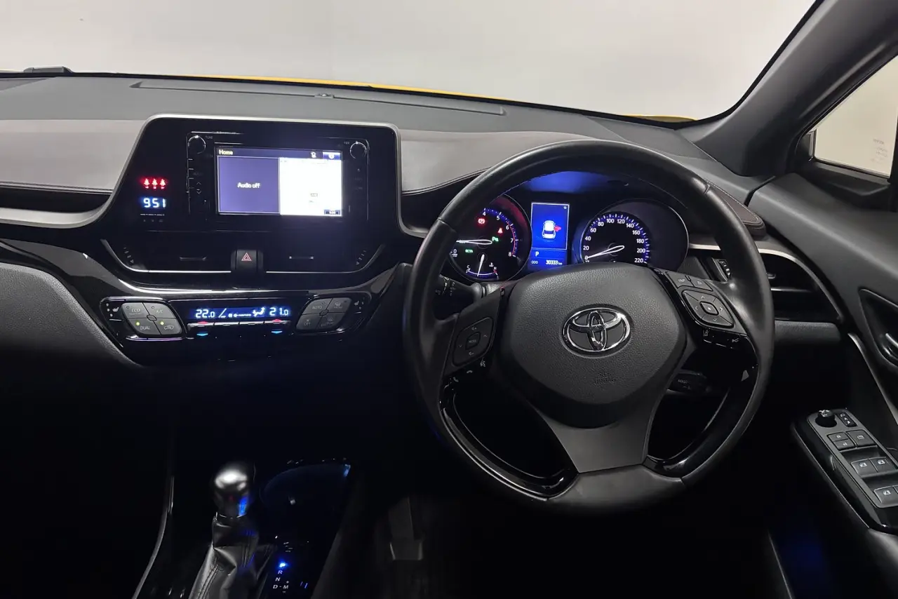 2018 Toyota C-HR Gallery Image 16
