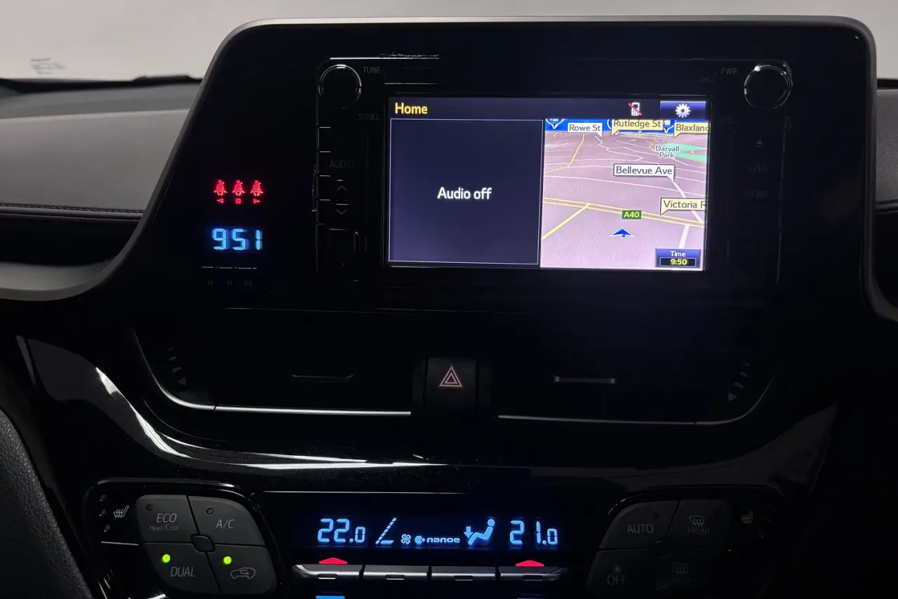 2018 Toyota C-HR Gallery Image 18