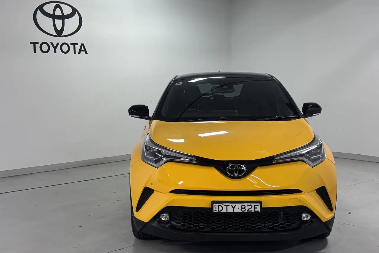 2018 Toyota C-HR Gallery Image 2