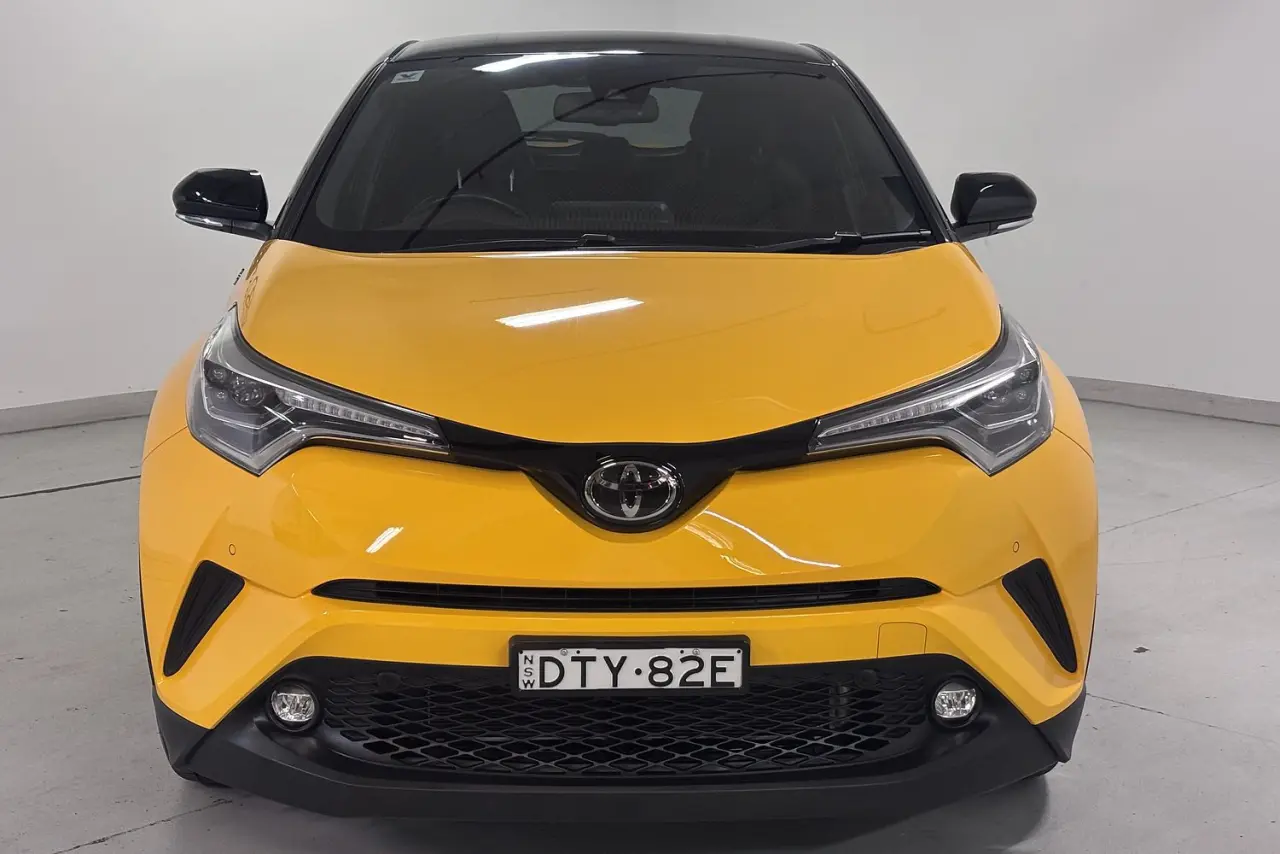 2018 Toyota C-HR Gallery Image 3