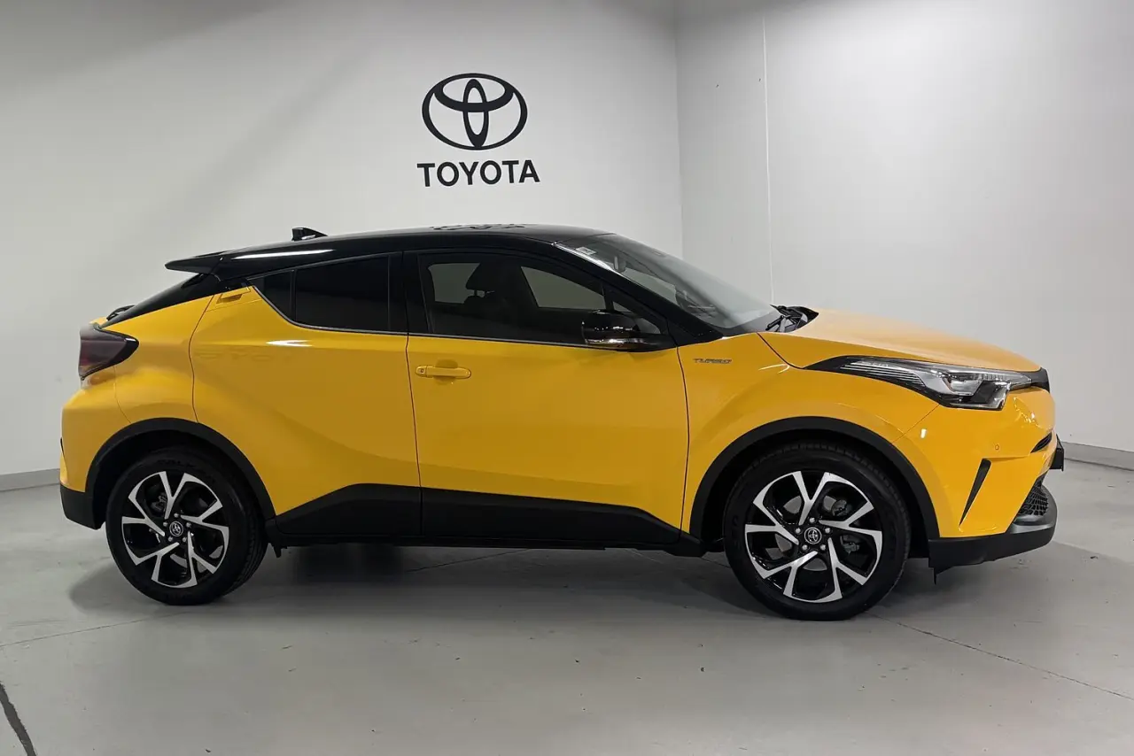2018 Toyota C-HR Gallery Image 4