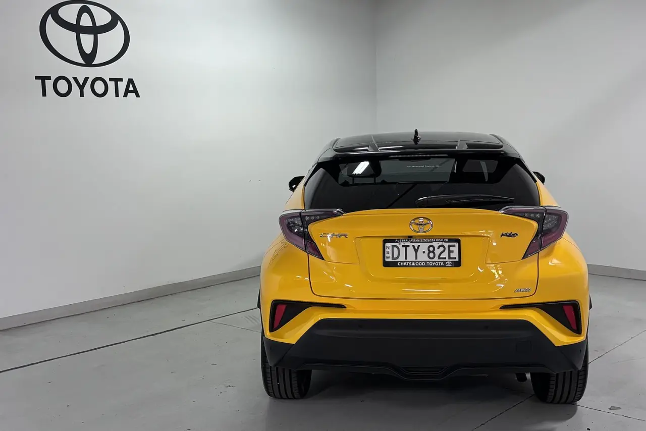 2018 Toyota C-HR Gallery Image 6