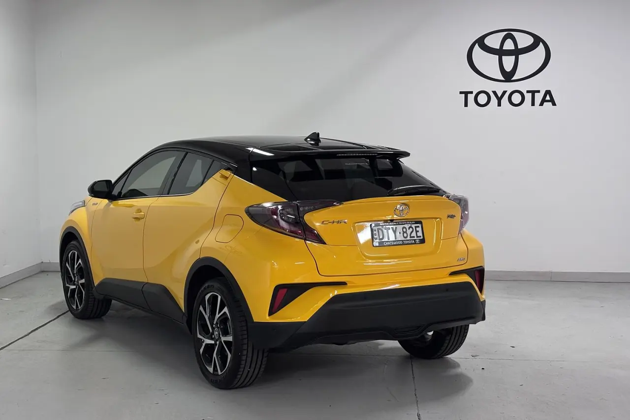 2018 Toyota C-HR Gallery Image 8