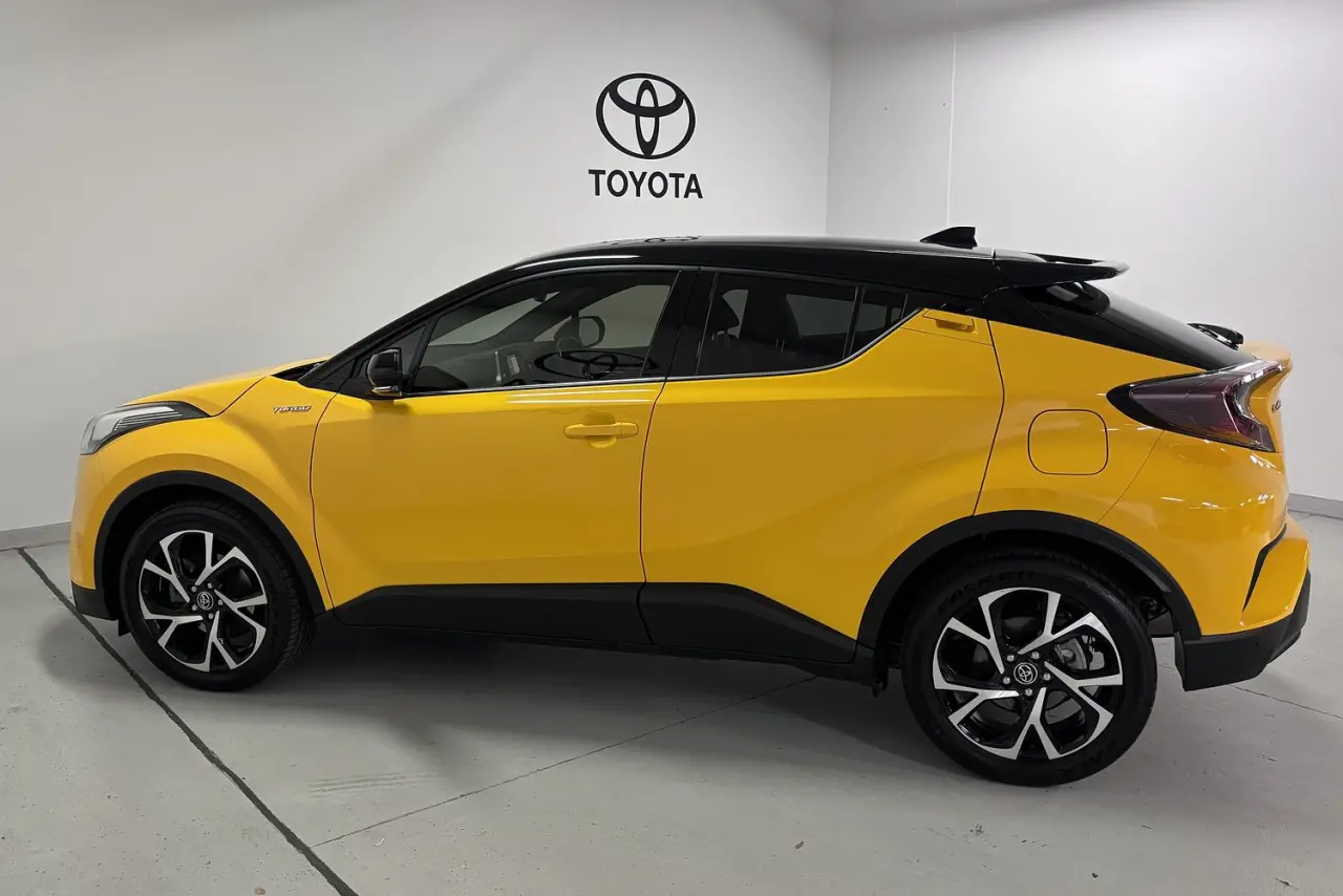 2018 Toyota C-HR Gallery Image 9