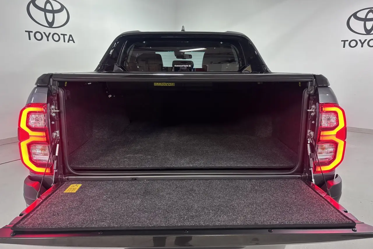 2024 Toyota Hilux Gallery Image 12