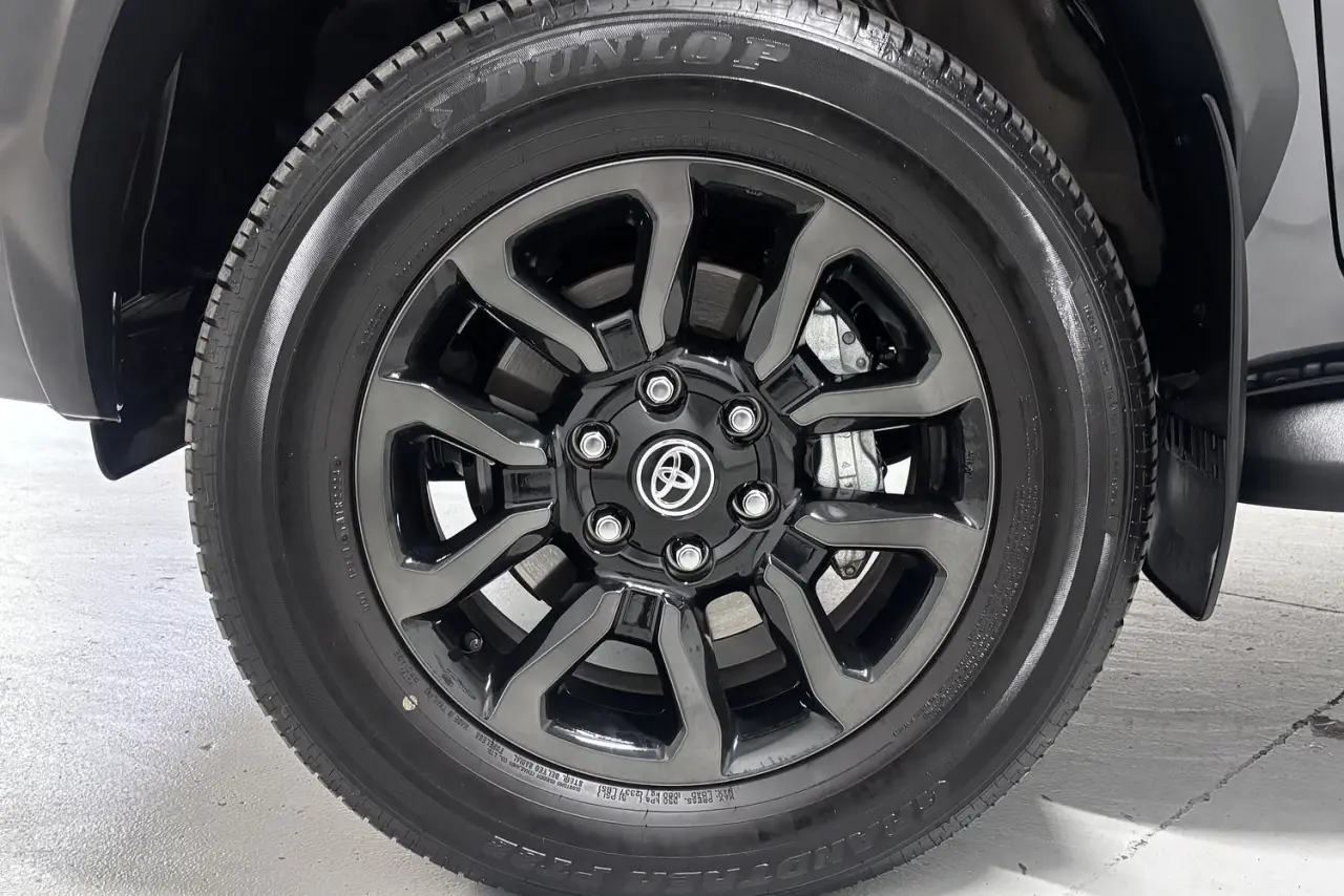 2024 Toyota Hilux Gallery Image 5