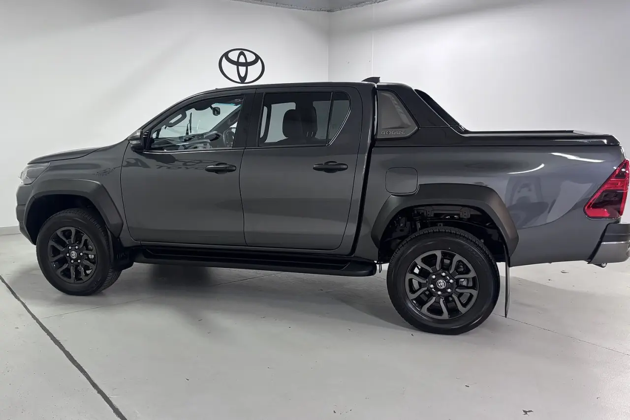 2024 Toyota Hilux Gallery Image 9