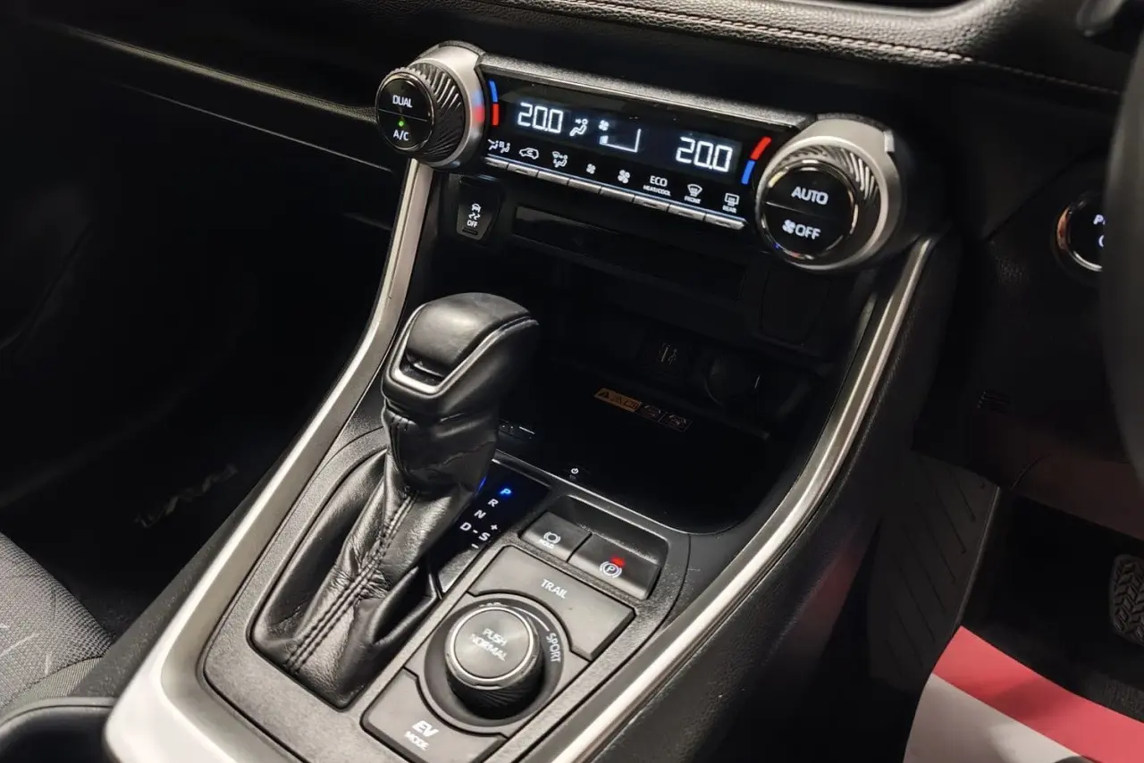 2024 Toyota RAV4 Gallery Image 20