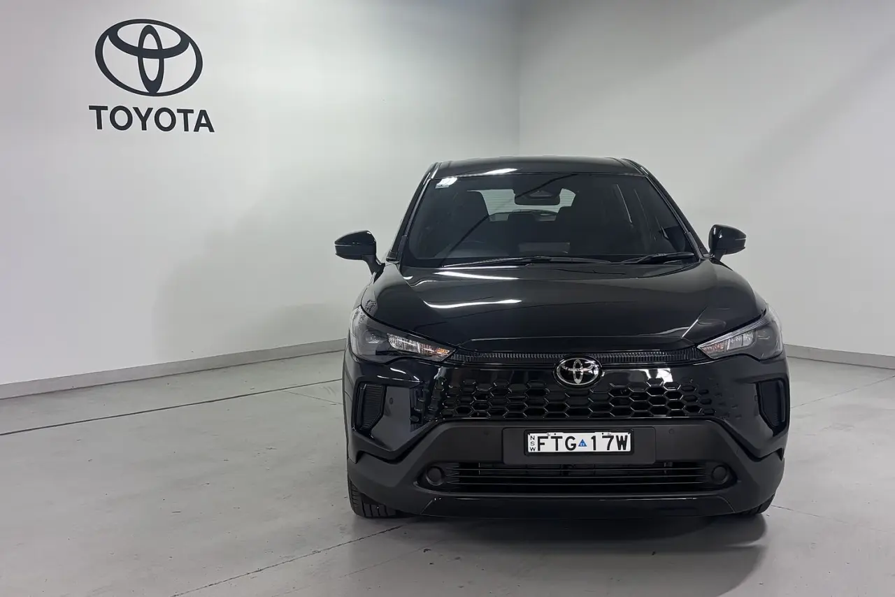 2025 Toyota Corolla Cross Gallery Image 2