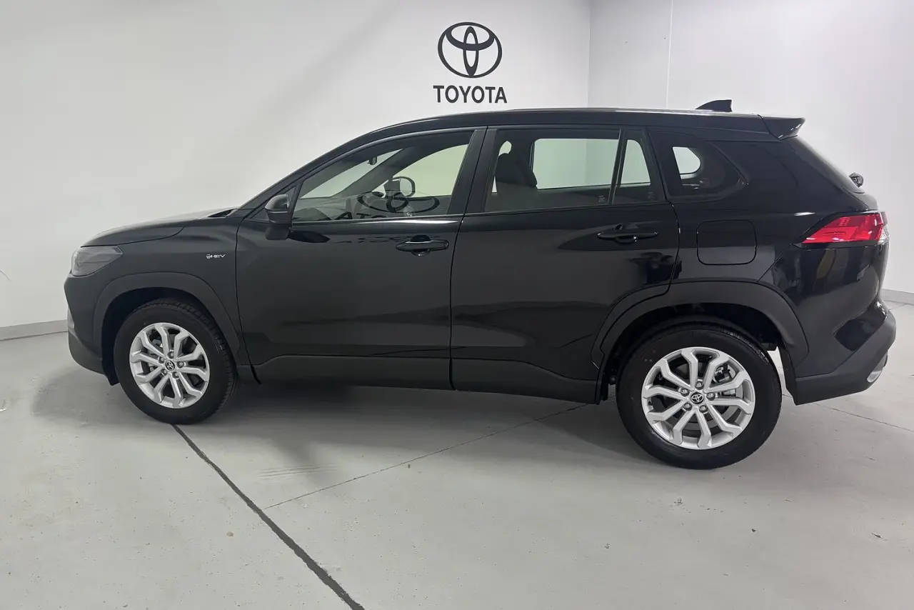 2025 Toyota Corolla Cross Gallery Image 9