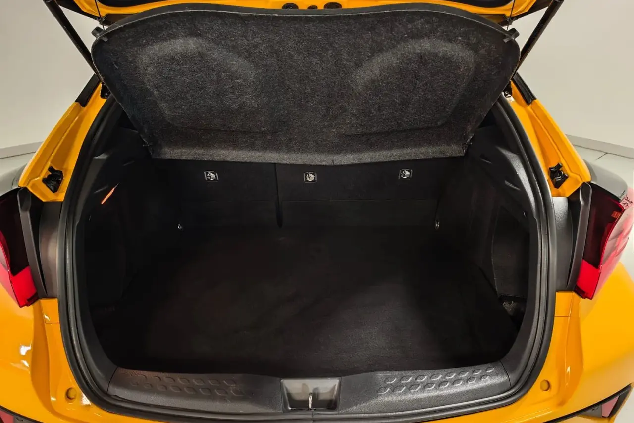 2021 Toyota C-HR Gallery Image 12