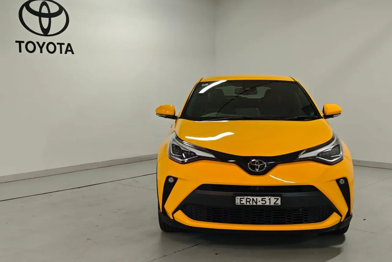 2021 Toyota C-HR Gallery Image 3