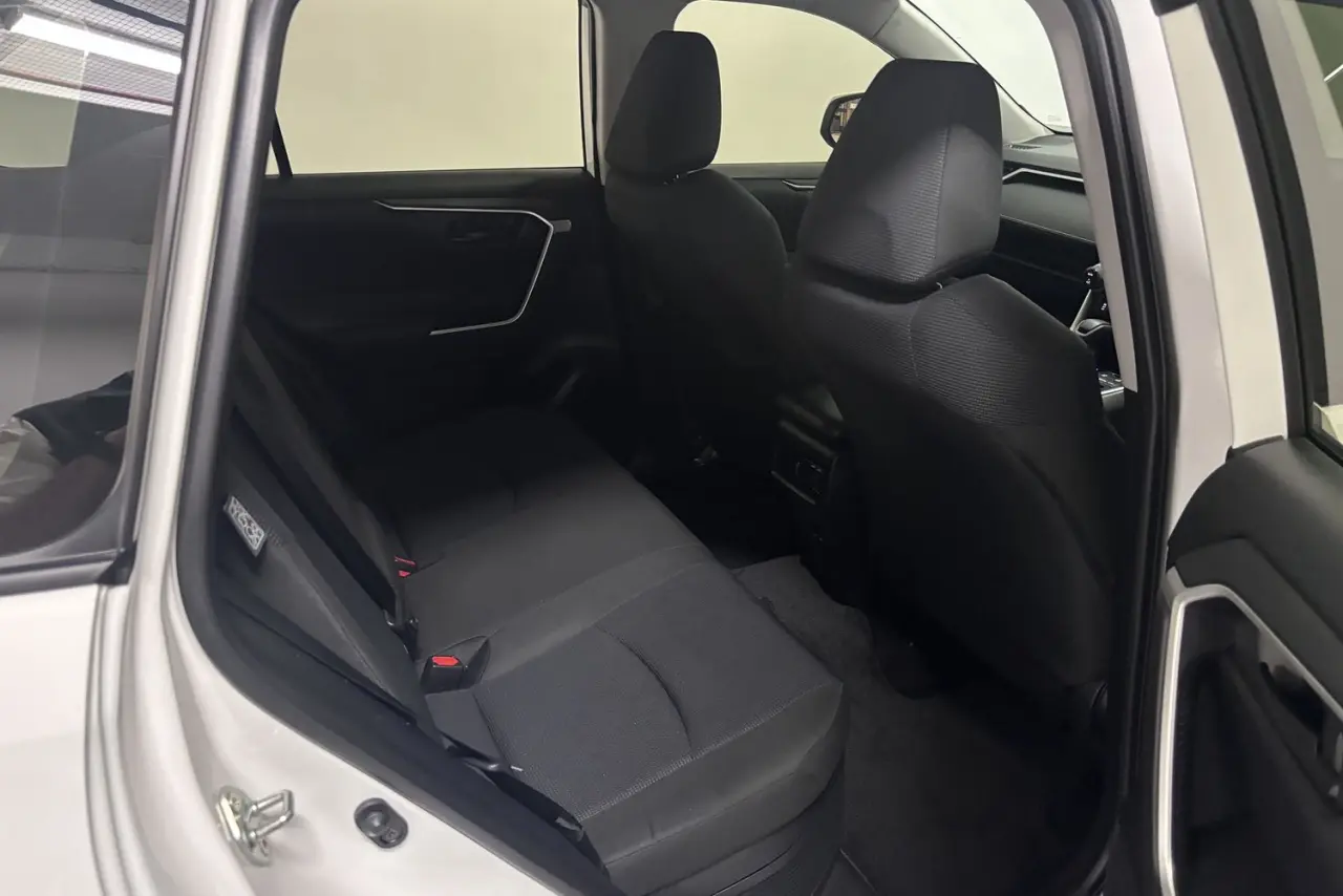 2024 Toyota RAV4 Gallery Image 11