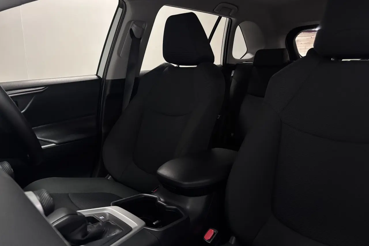 2024 Toyota RAV4 Gallery Image 15