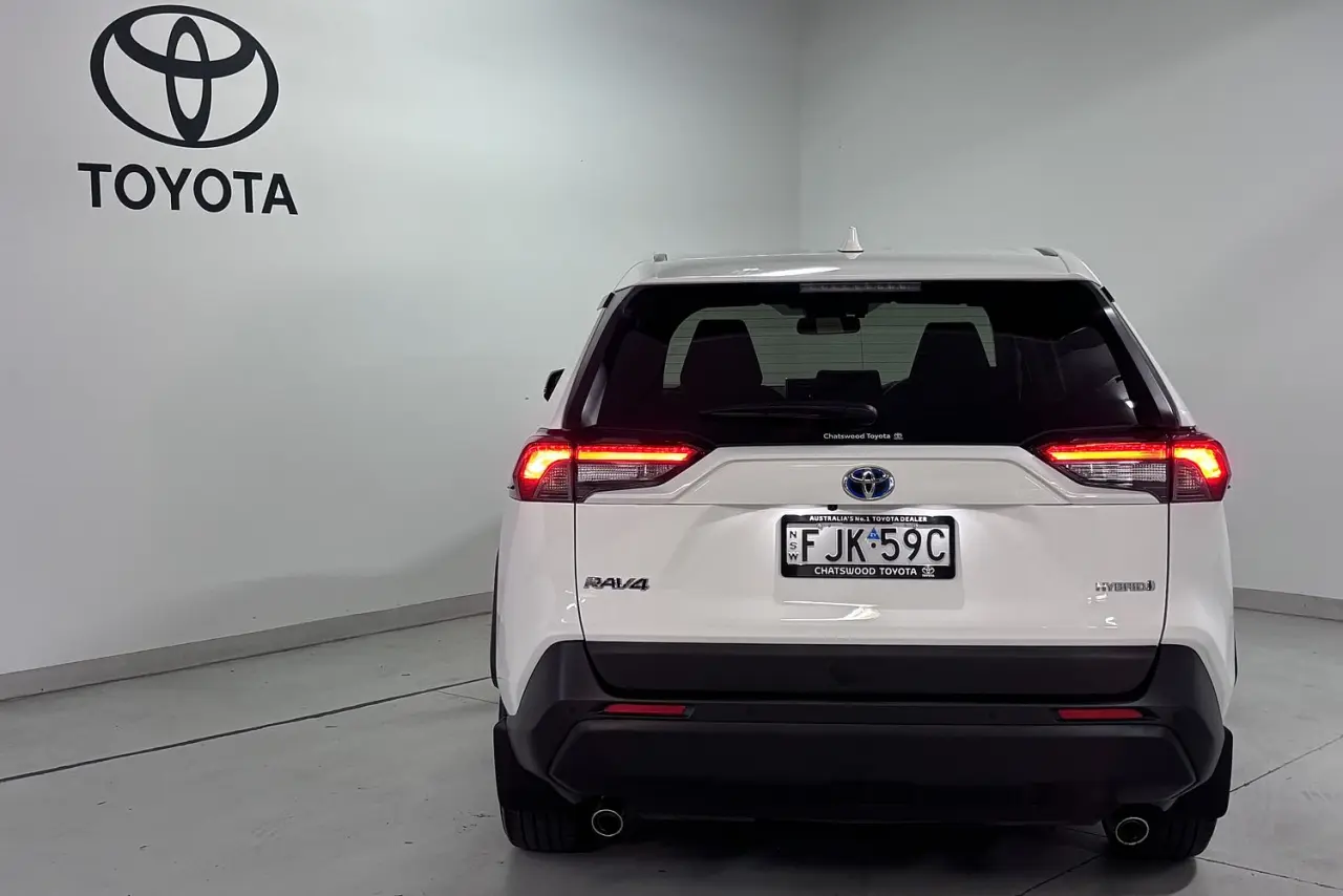 2024 Toyota RAV4 Gallery Image 6