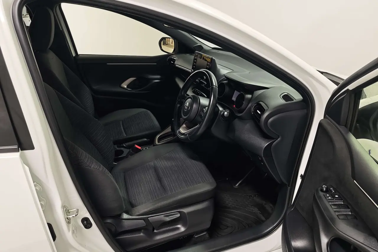 2022 Toyota Yaris Gallery Image 10