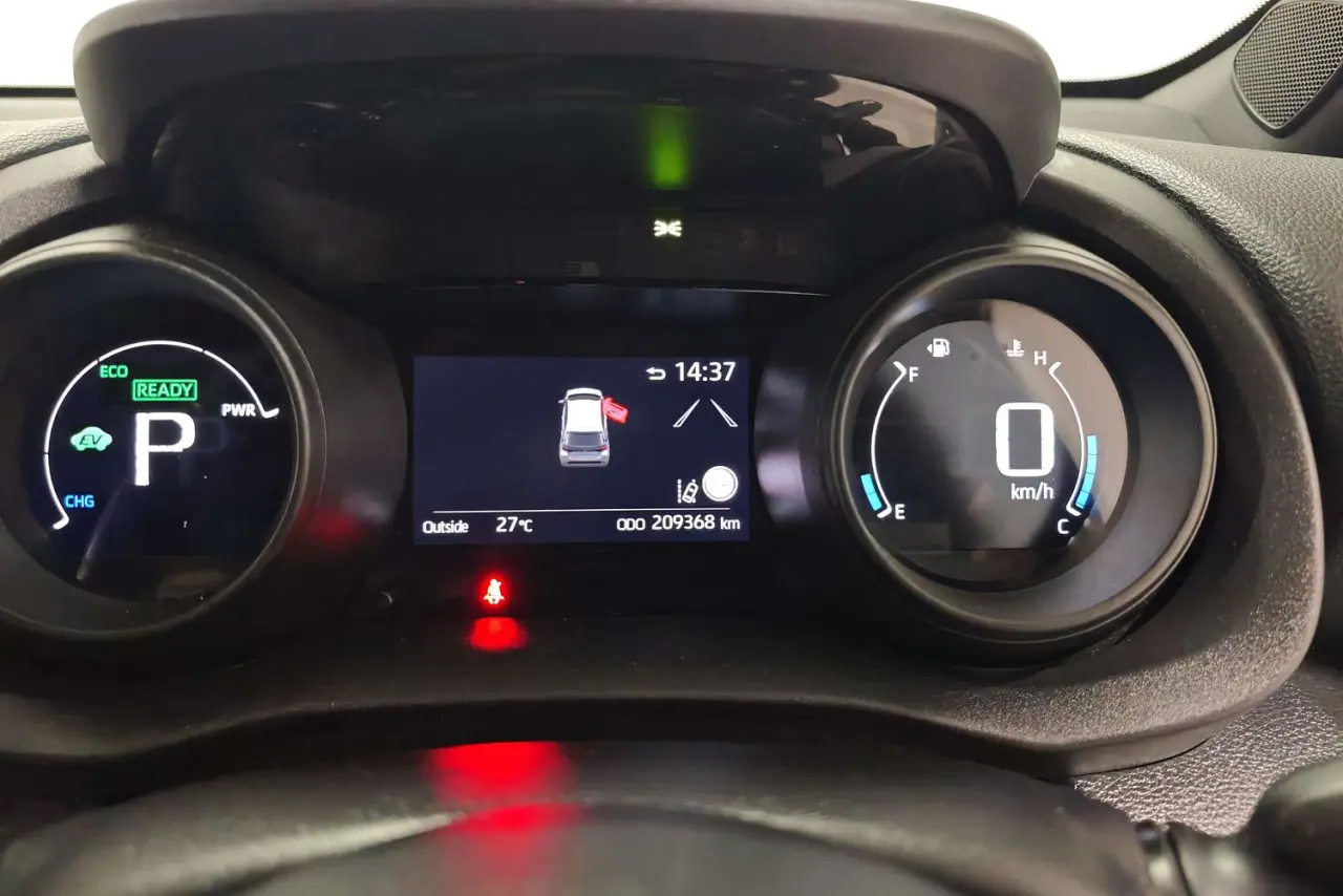 2022 Toyota Yaris Gallery Image 17