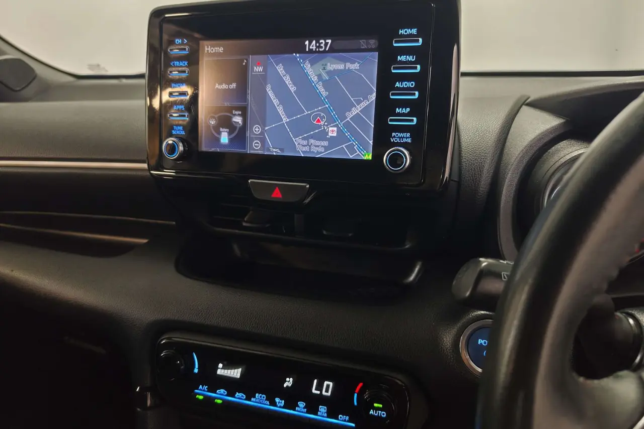 2022 Toyota Yaris Gallery Image 18