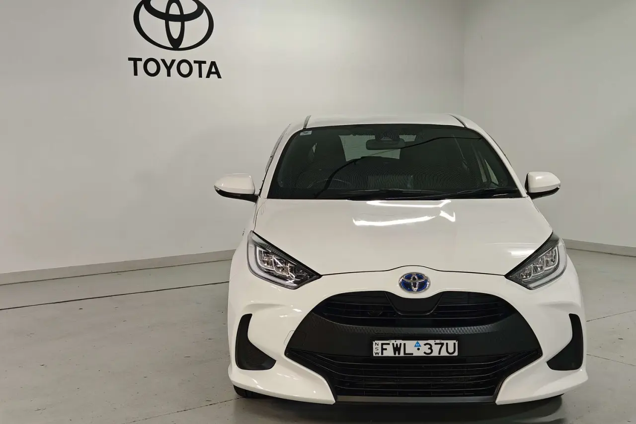 2022 Toyota Yaris Gallery Image 2