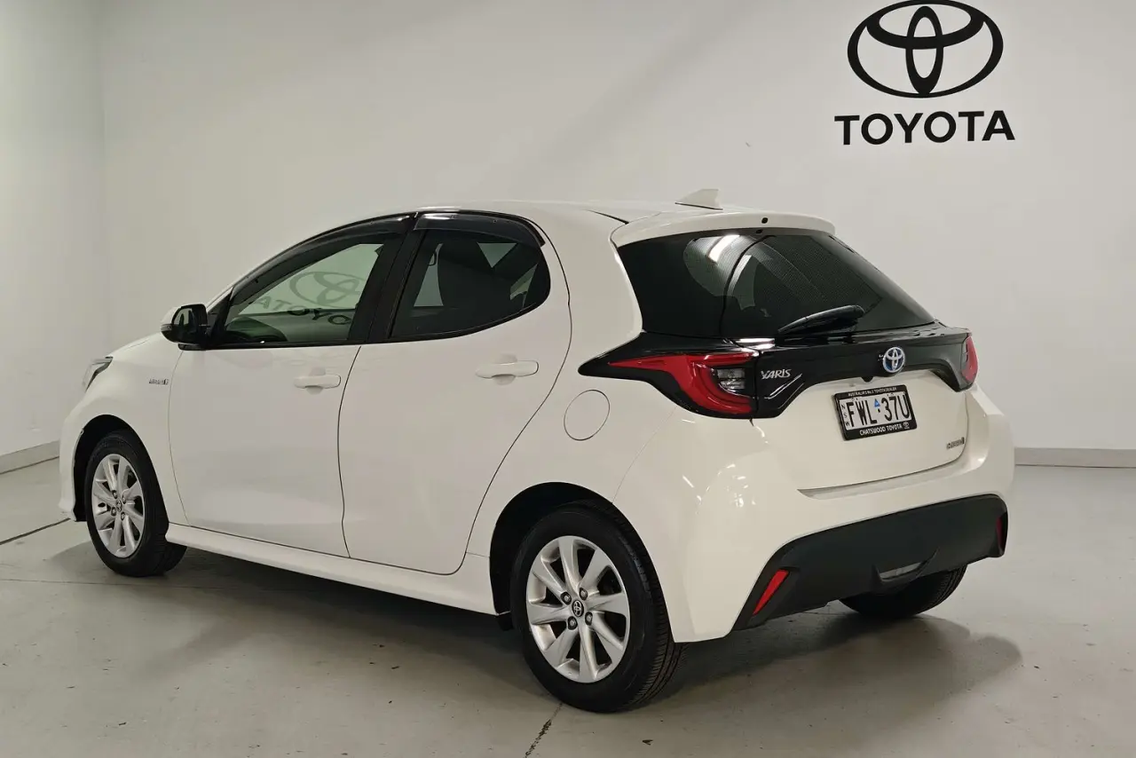 2022 Toyota Yaris Gallery Image 6