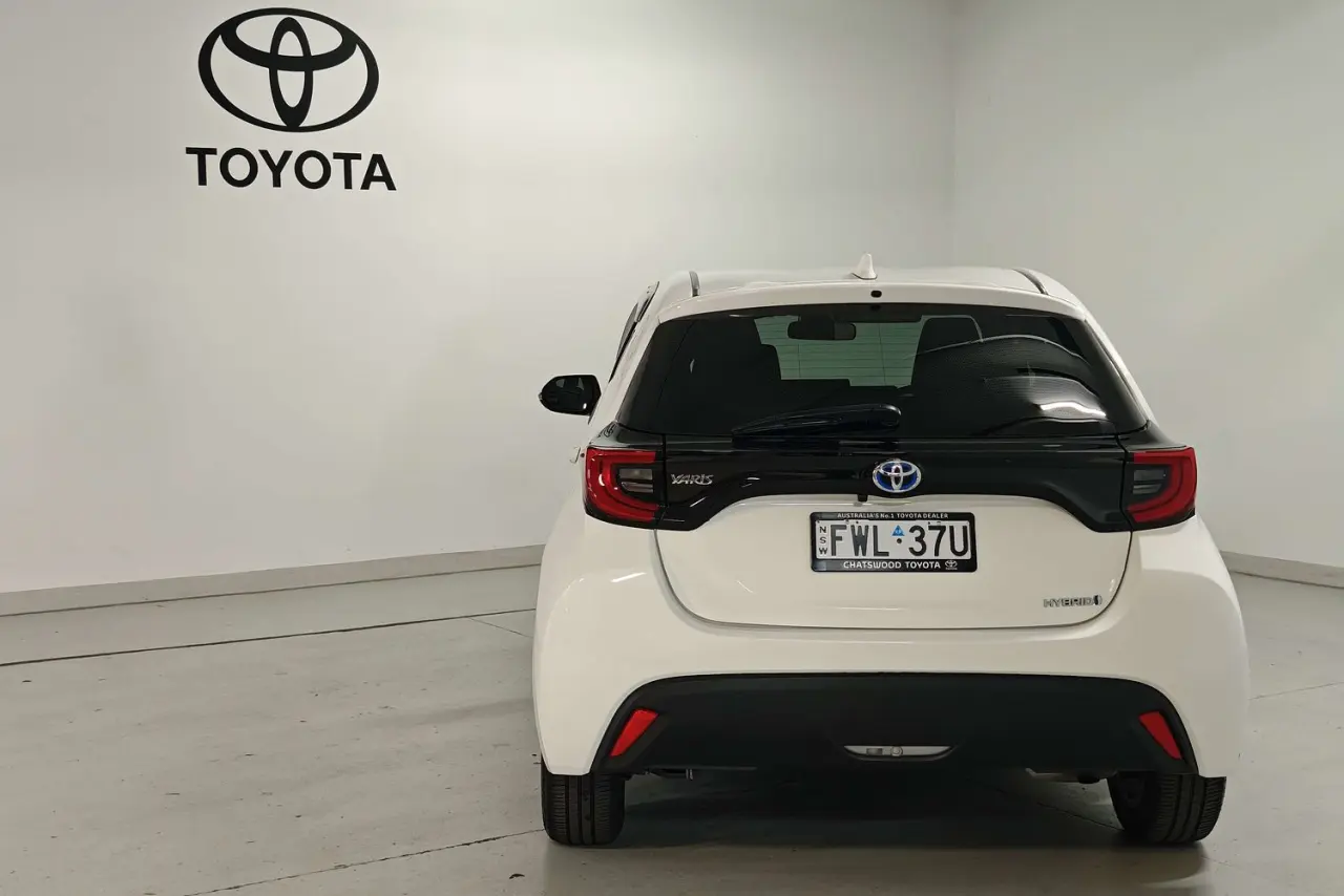 2022 Toyota Yaris Gallery Image 7