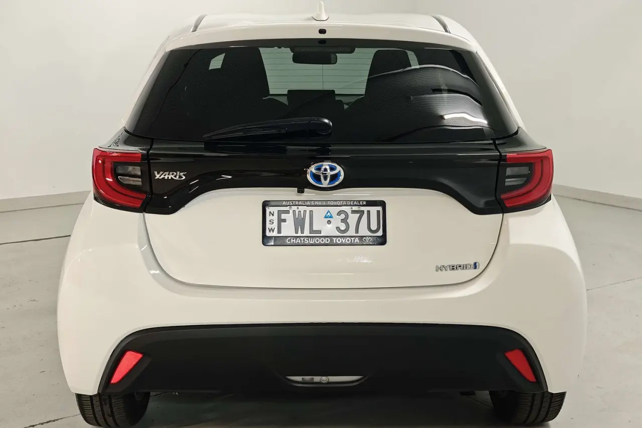 2022 Toyota Yaris Gallery Image 8