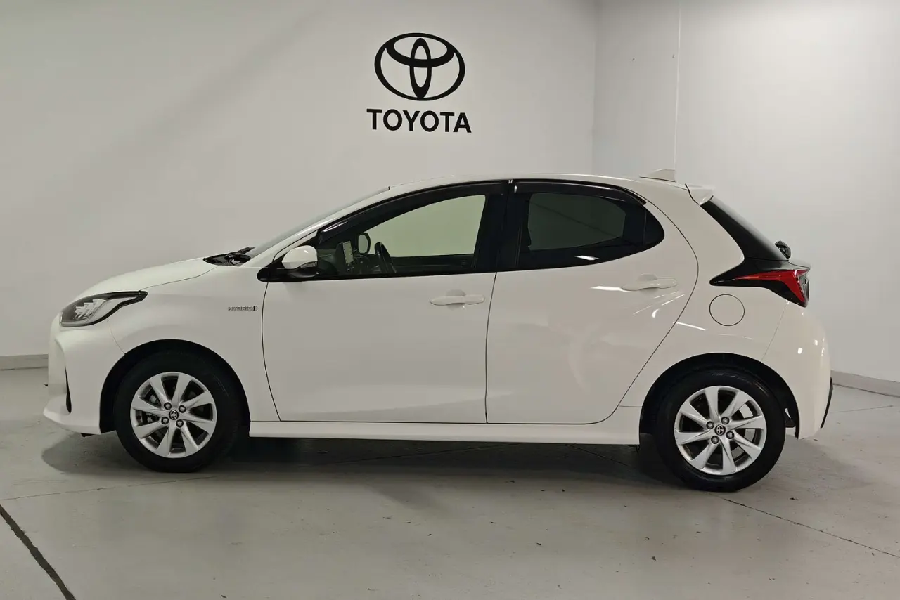 2022 Toyota Yaris Gallery Image 9