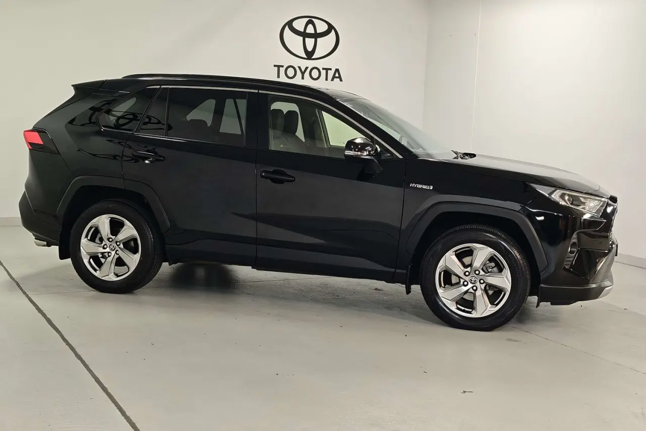 2021 Toyota RAV4 Gallery Image 4